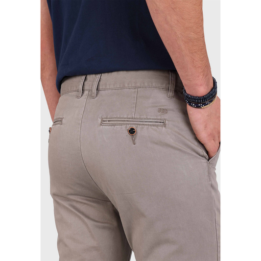 PANTALÓN CHINO BASICO TODA TEMPORADA CAQUI